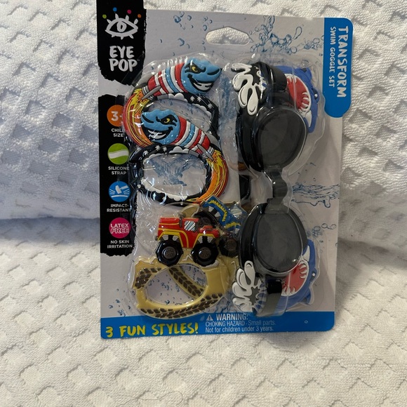 Pop
EyePop Transform Boys Swim Goggle Set
Including 3 Individual Attachments😊 - Picture 3 of 4